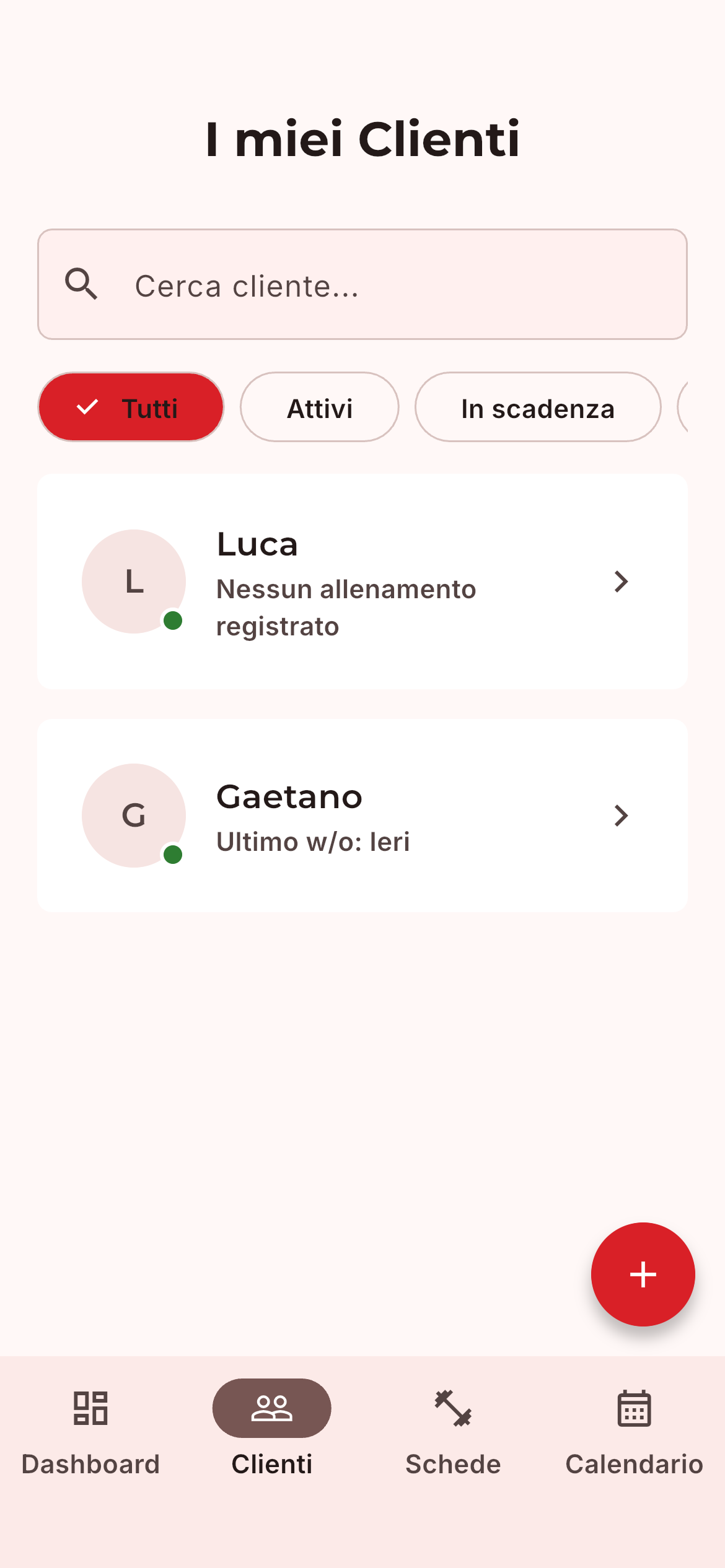 Lista clienti nell'app MioTrainer con filtri per stato abbonamento e ultimo allenamento